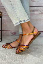 Sandalias planas multicolor de Valentina Montier, detalle del diseño
