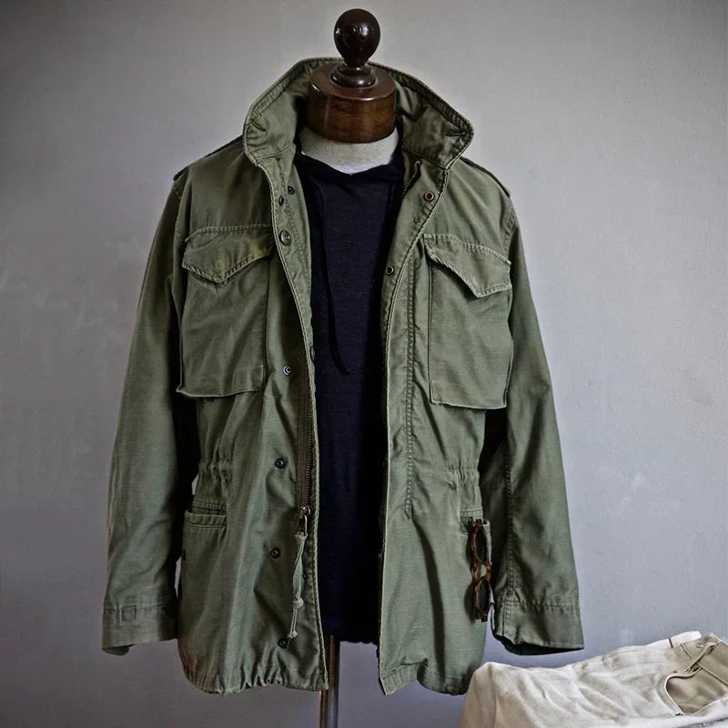 Federico | Cazadora militar M-65 con capucha oculta, vista complementaria o detalle del producto 4, detalle del diseño