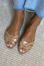 Sandalias trenzadas destalonadas de Valentina Montier, detalle del diseño