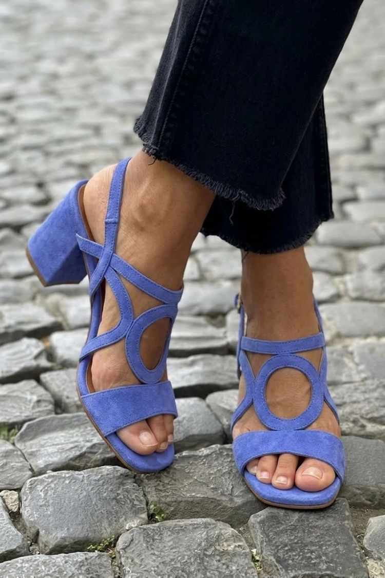 Sandalias de tiras cruzadas de Valentina Montier, detalle del diseño