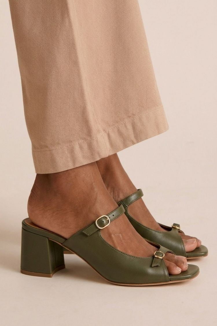 Sandalias de tiras elegantes de Valentina Montier, vista complementaria