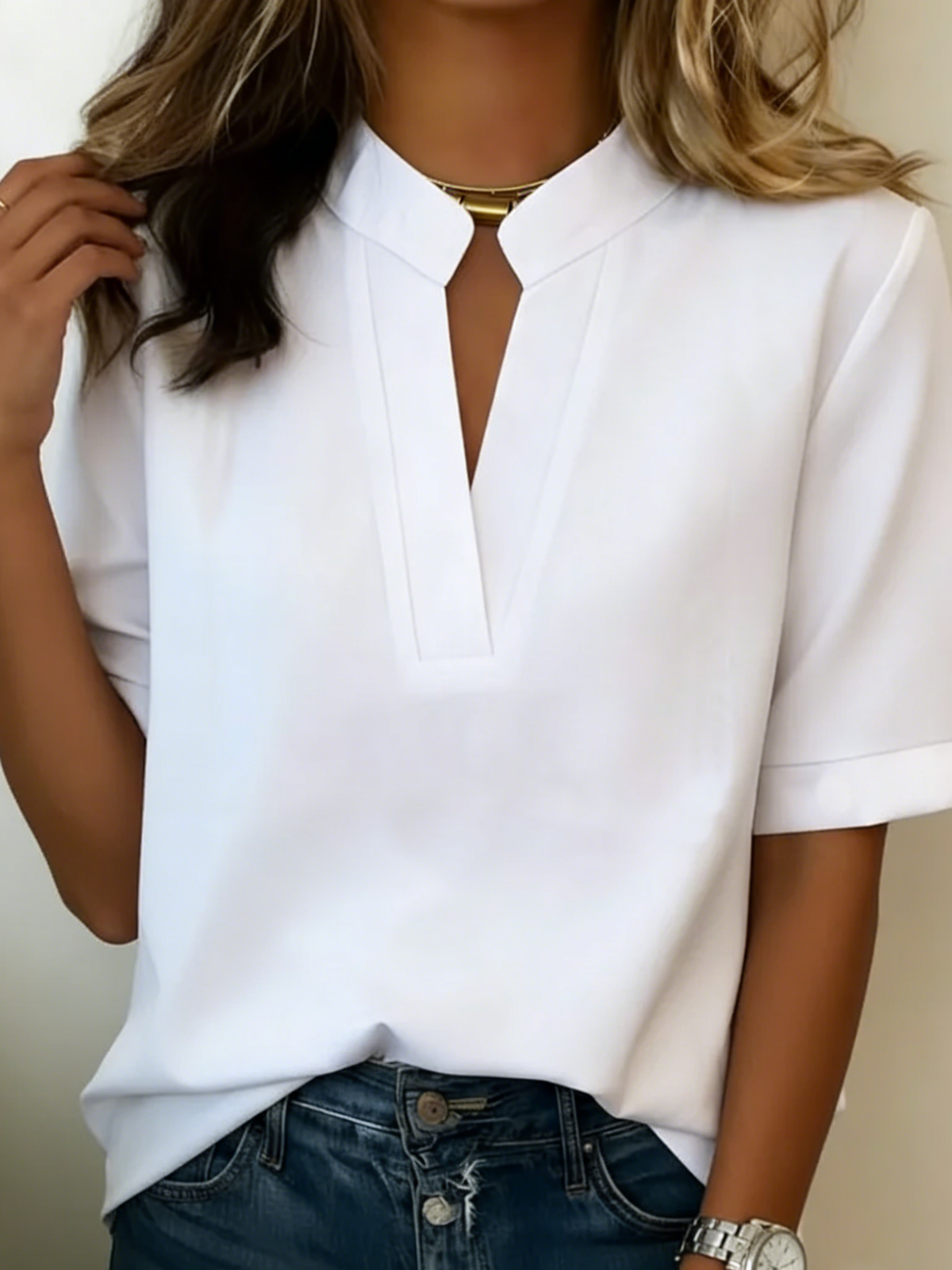 Blusa fluida con cuello mao de Valentina Montier, detalle del diseño
