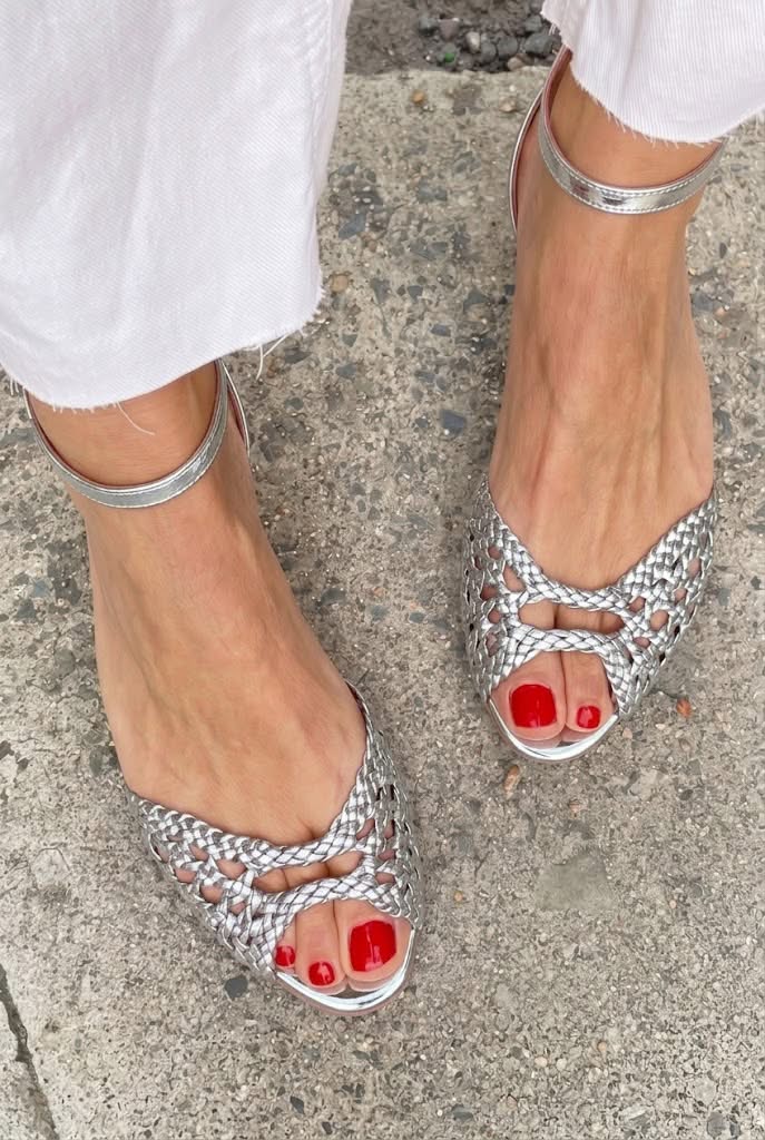 Sandalias trenzadas con pulsera de Valentina Montier, vista alternativa