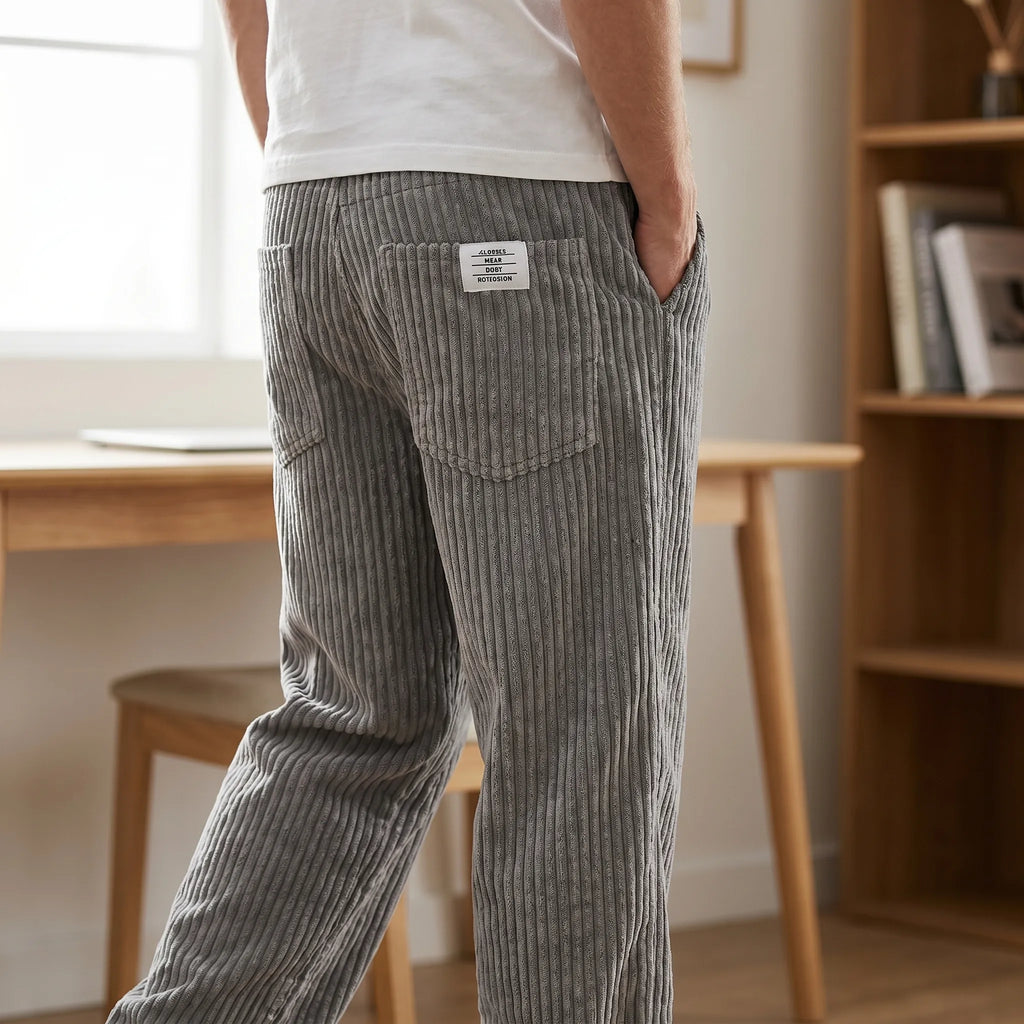 Borja, Pantalón de pana de corte relajado, color gris, detalle de cintura y bolsillo