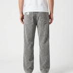 Borja, Pantalón de pana de corte relajado, color gris, vista posterior de cuerpo entero
