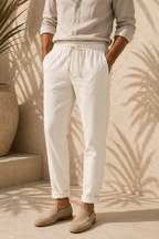 Simón, Pantalón de lino con cintura de cordón, color blanco roto, estilismo editorial, vista complementaria