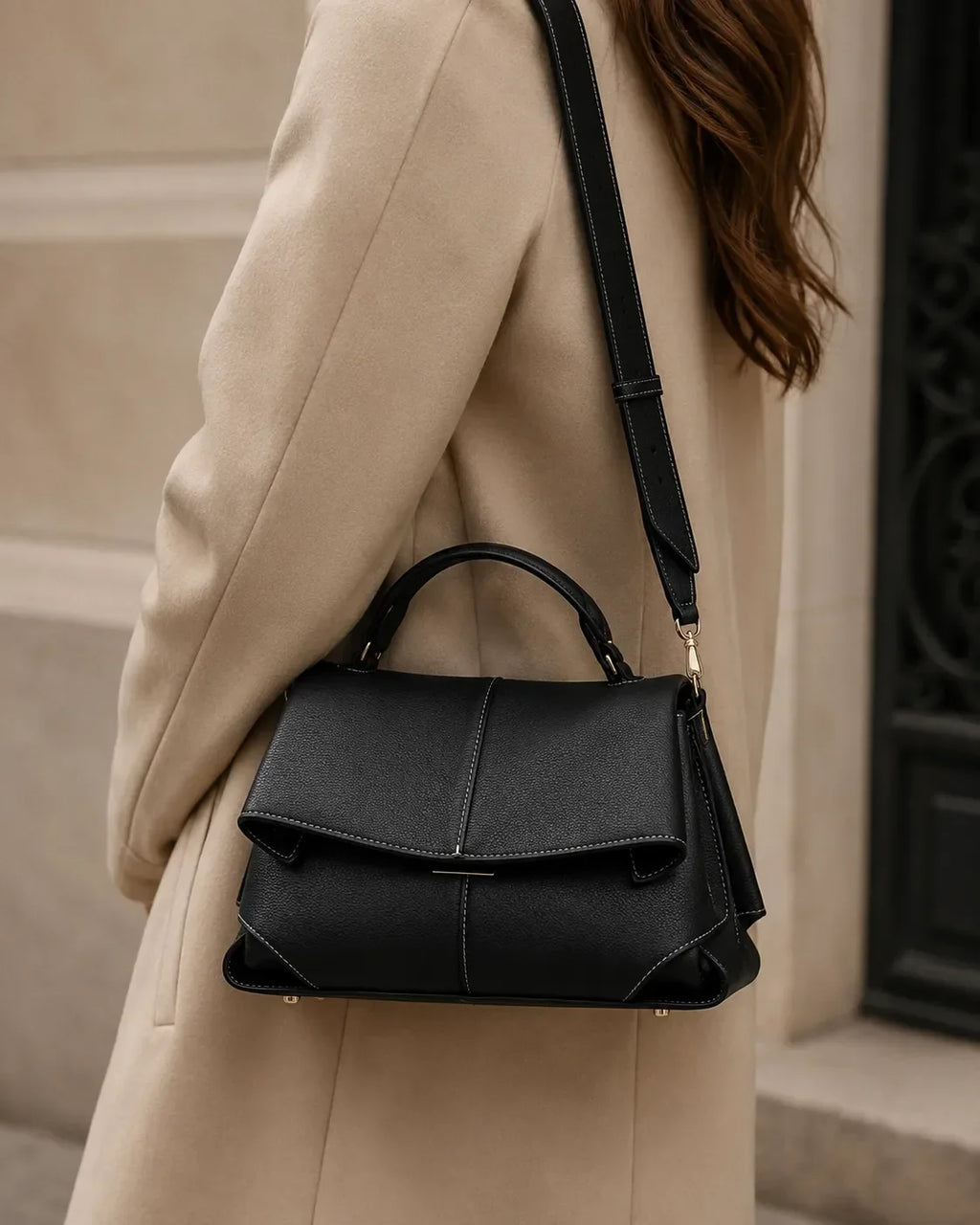 Coral | Bolso satchel con pliegues esculpidos