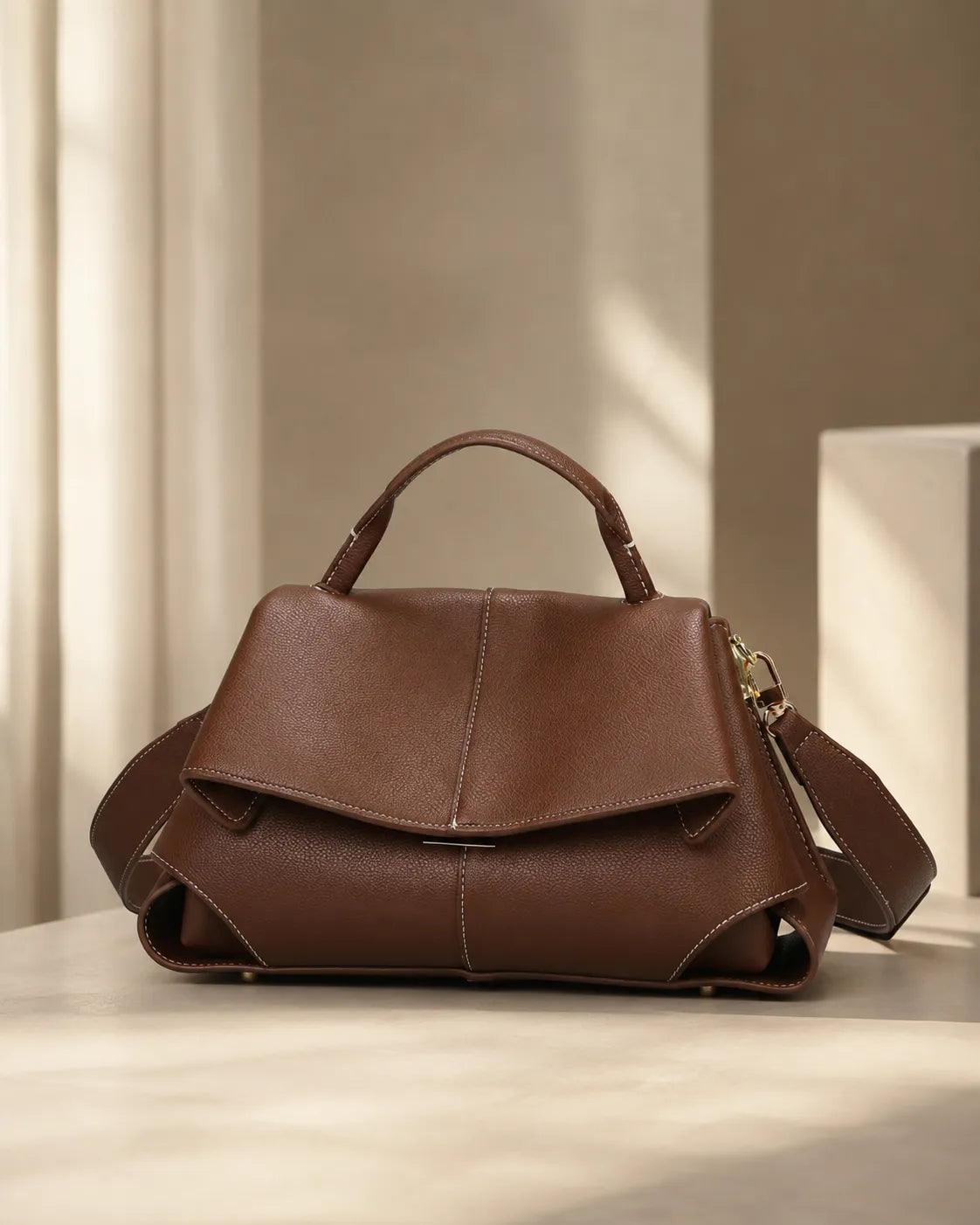Coral | Bolso satchel con pliegues esculpidos