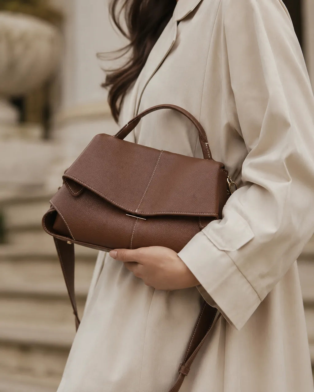 Coral | Bolso satchel con pliegues esculpidos