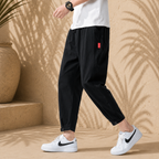 Darío, Pantalón de algodón con bajo ajustable, color negro, estilismo editorial