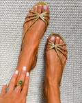 Sandalias doradas de tiras finas de Valentina Montier, vista principal