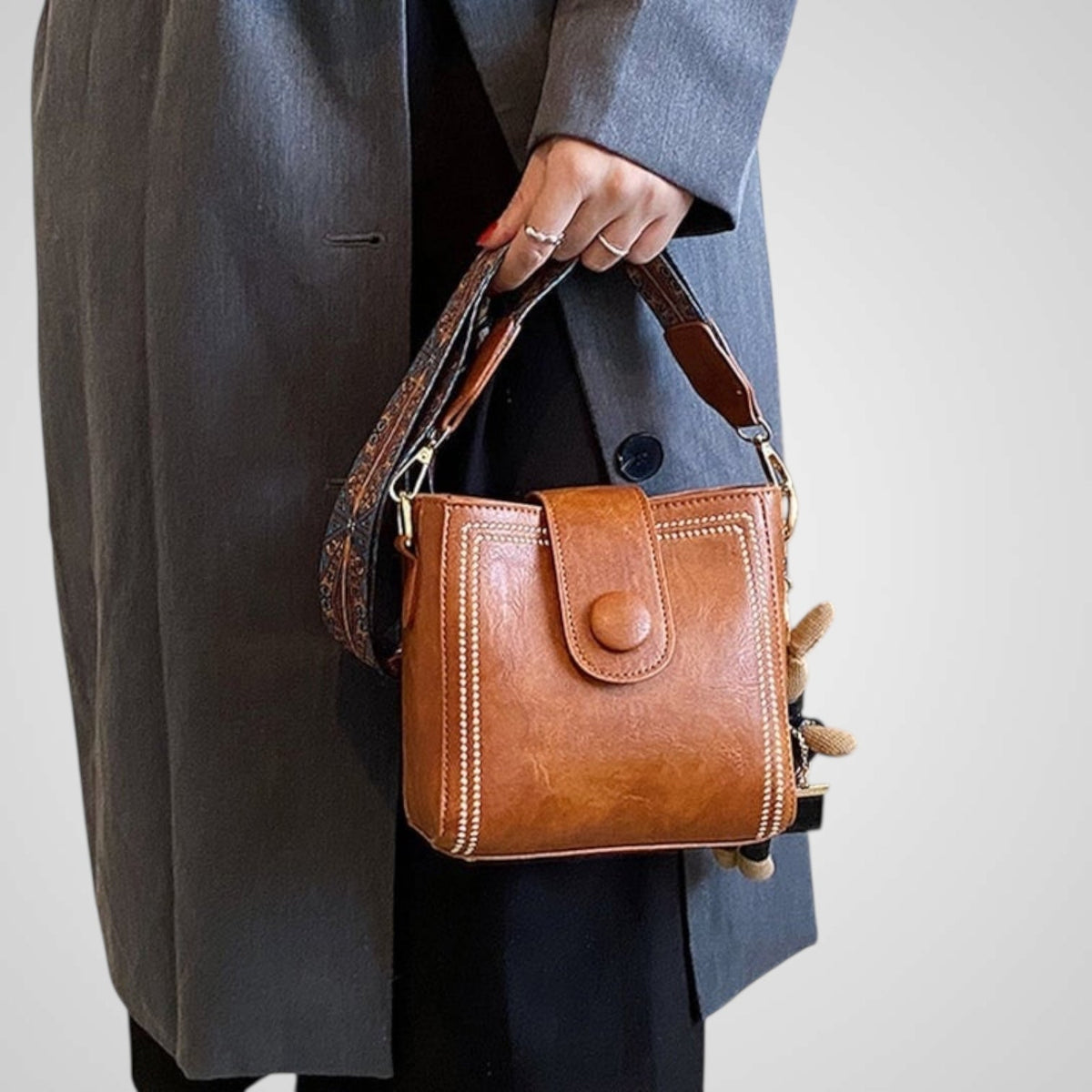 Amara | Bolso retro con bandolera ajustable