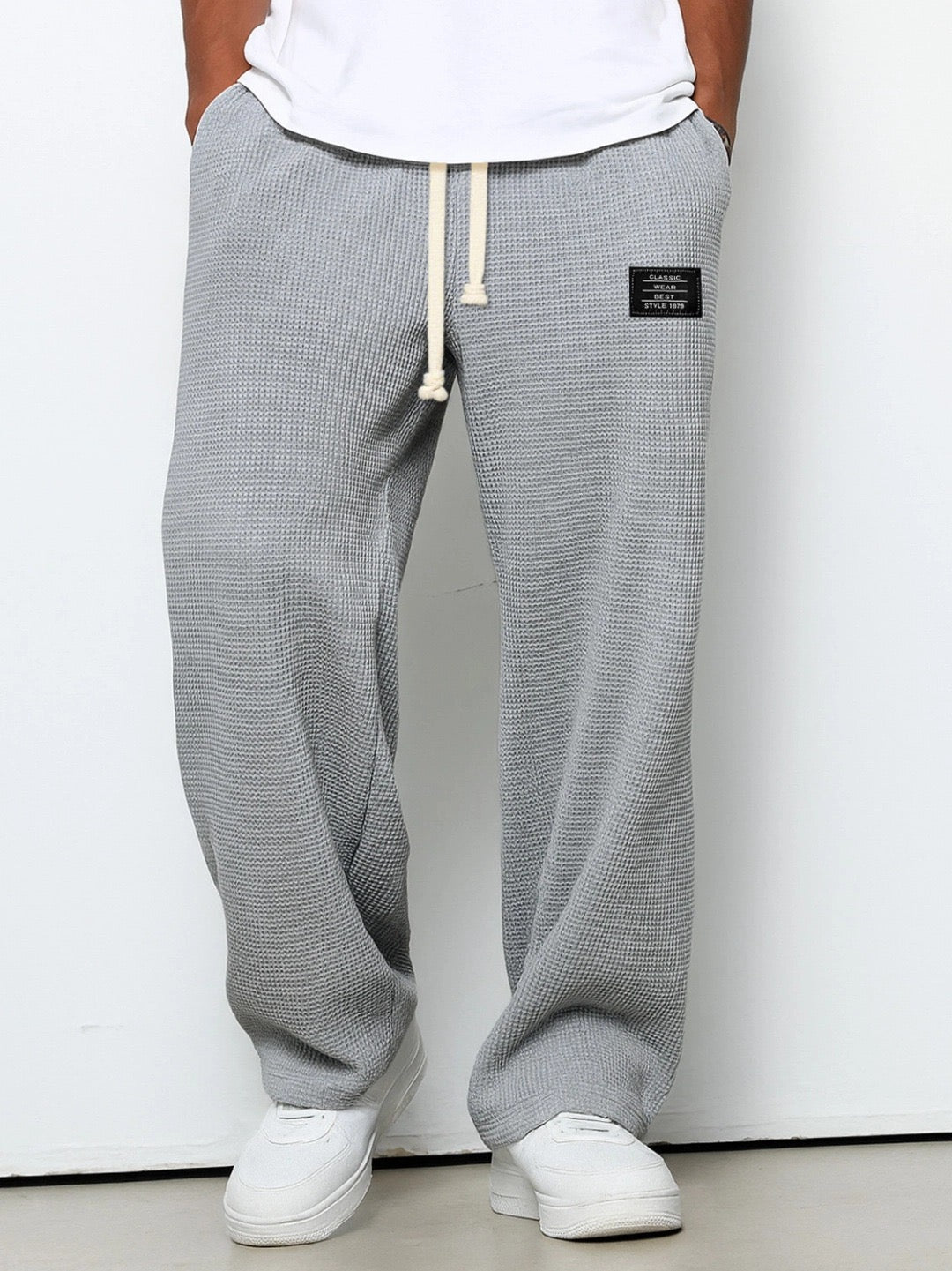 Bruno, Pantalón relajado de pernera ancha, color gris, vista frontal