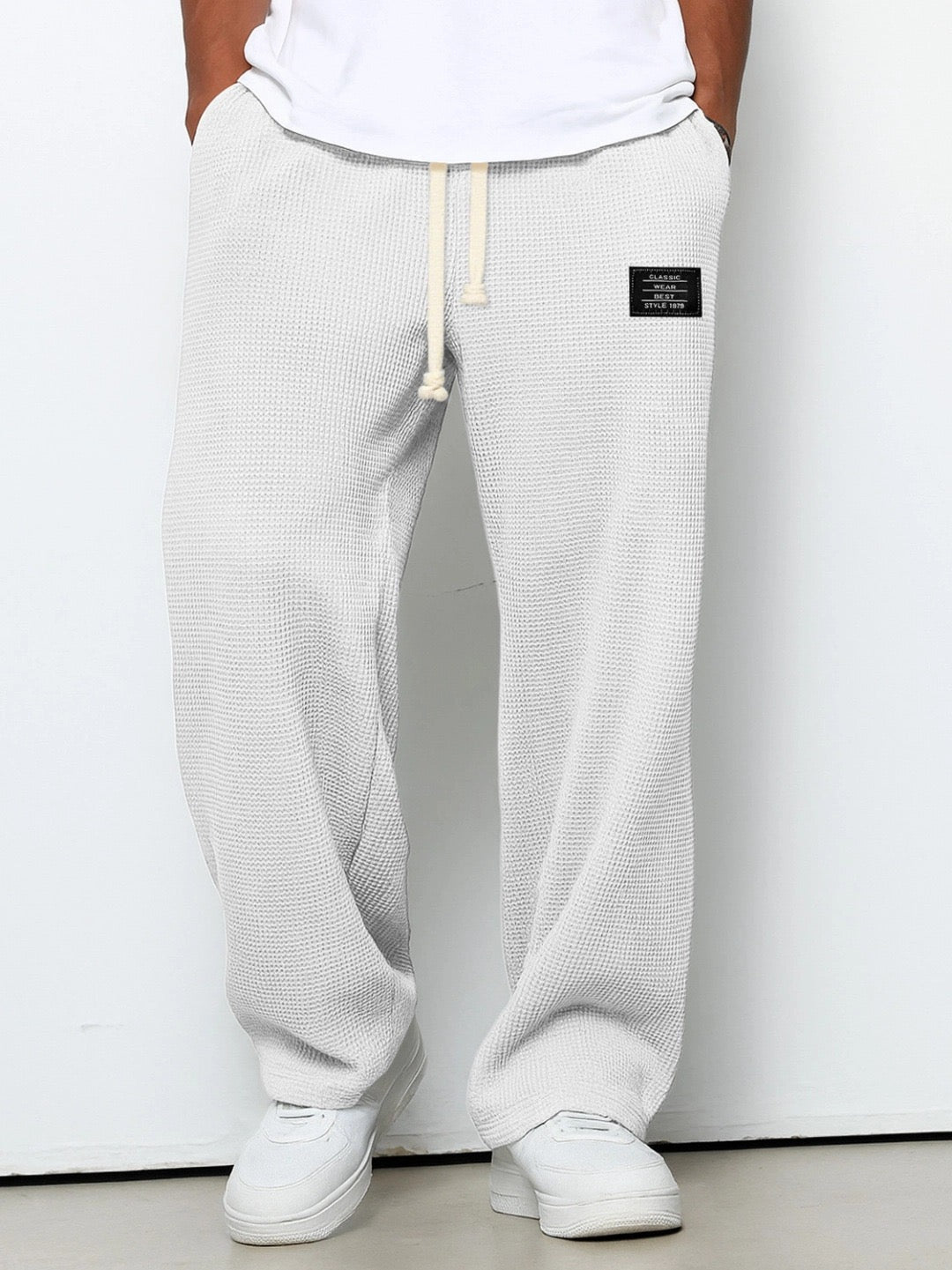 Bruno, Pantalón relajado de pernera ancha, color blanco, vista frontal