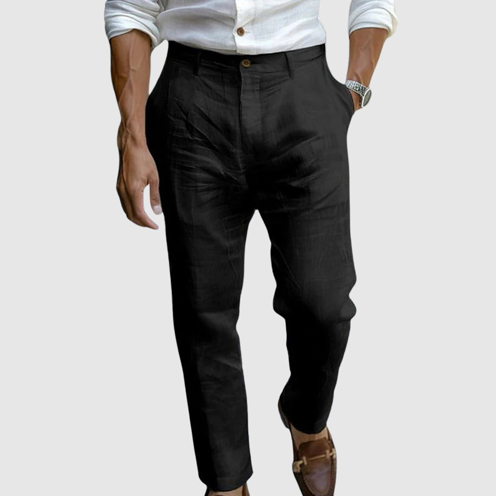 Rafael, Pantalón de pinzas estilo Riviera, color negro, vista frontal, detalle del diseño