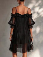 Vestido mini negro plisado con hombros descubiertos Celia, vista 3