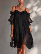 Vestido mini negro plisado con hombros descubiertos Celia, vista 1