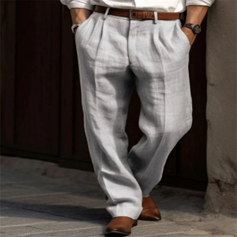 Alonso, Pantalón de lino con pinzas, color gris claro, vista frontal con cinturón
