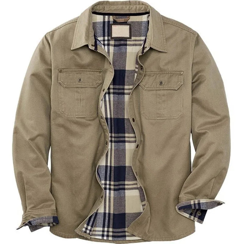 Fernando | Sobrecamisa de algodón con aire vintage, color Caqui, vista del producto, detalle del diseño