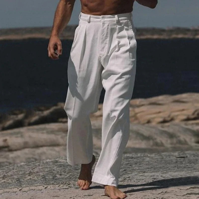 Alonso, Pantalón de lino con pinzas, color blanco, vista de cuerpo entero en exterior