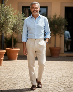 Rafael, Pantalón de pinzas estilo Riviera, color beige, estilismo en exterior, vista principal