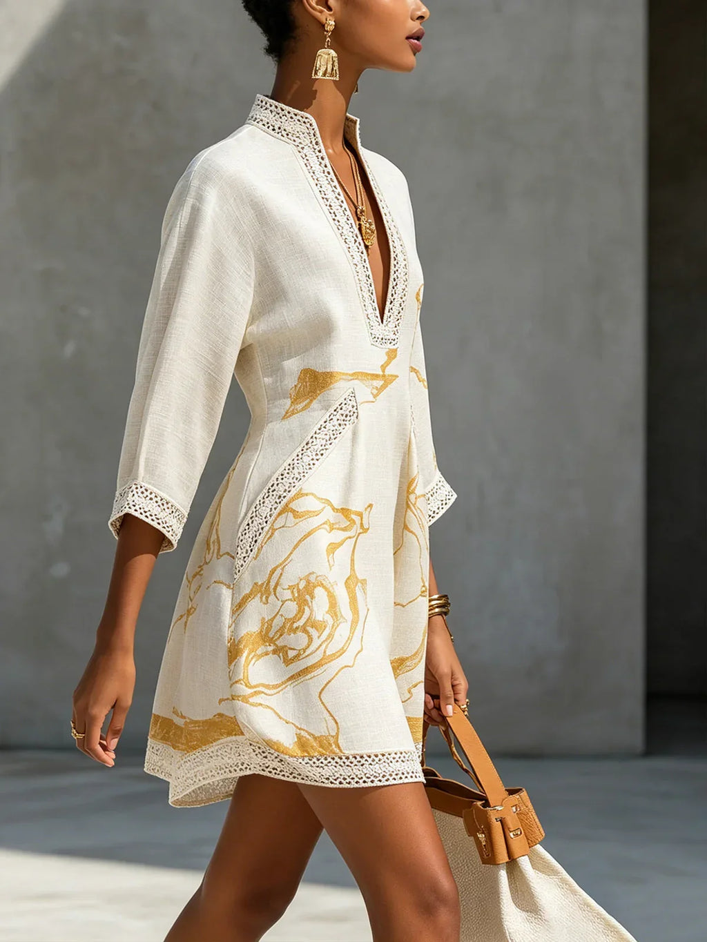 Vestido mini con estampado dorado y ribetes de crochet Leonor en color blanco, vista 6
