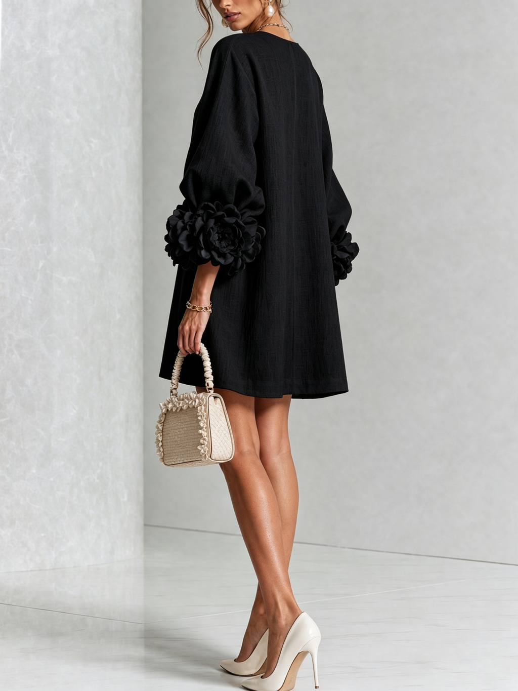 Vestido mini con botones y puños florales Florencia en color negro, vista 22
