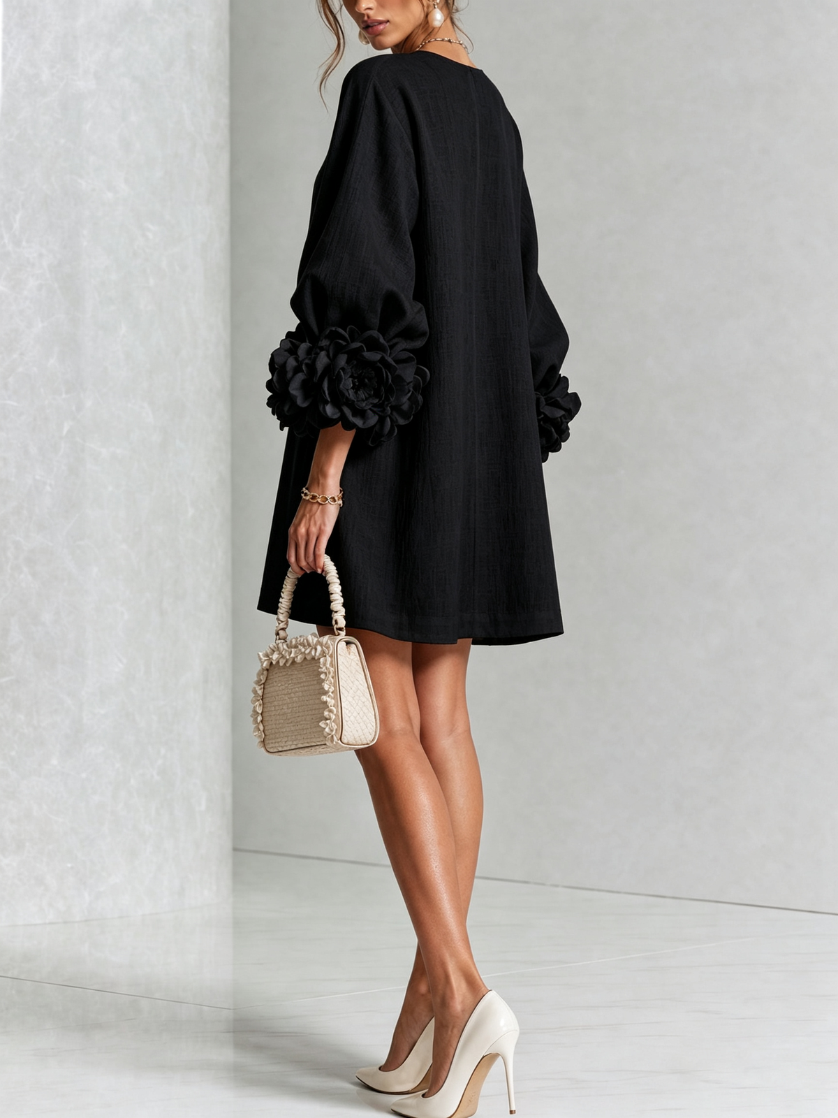 Vestido mini con botones y puños florales Florencia en color negro, vista 22