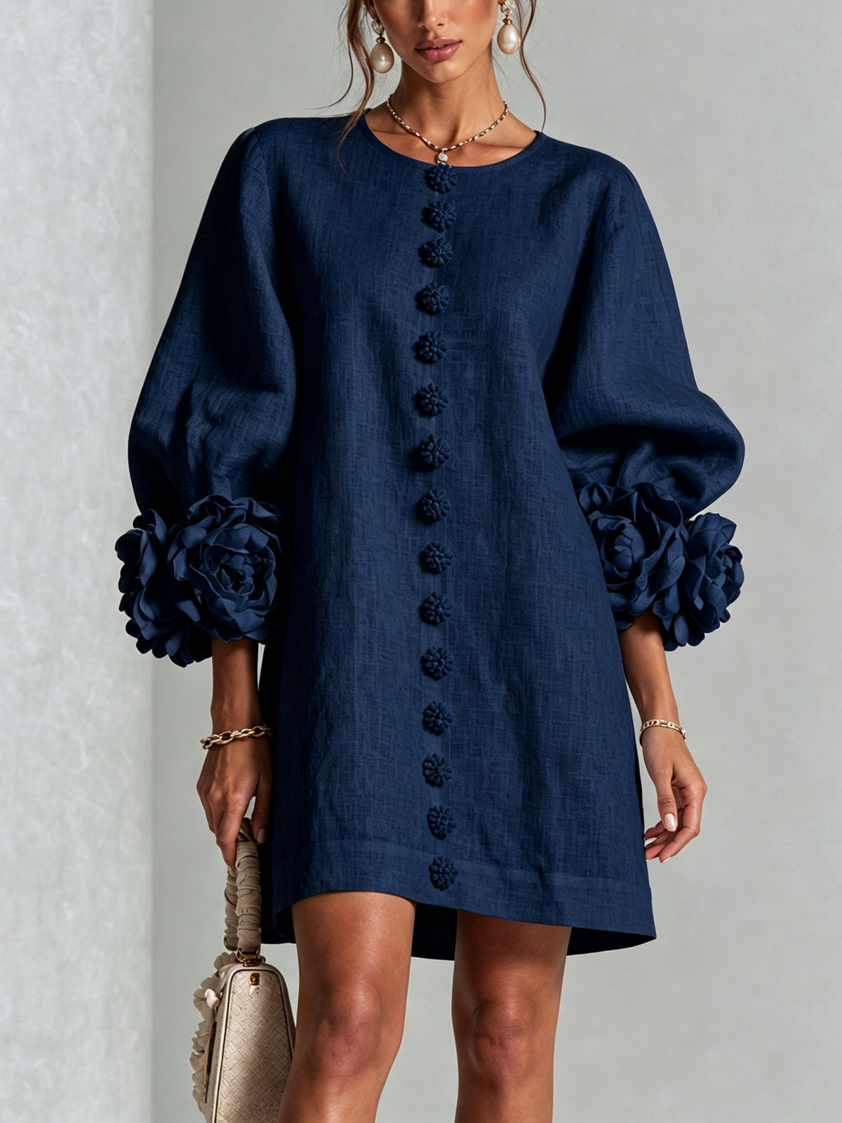 Vestido mini con botones y puños florales Florencia en color azul marino, vista 3