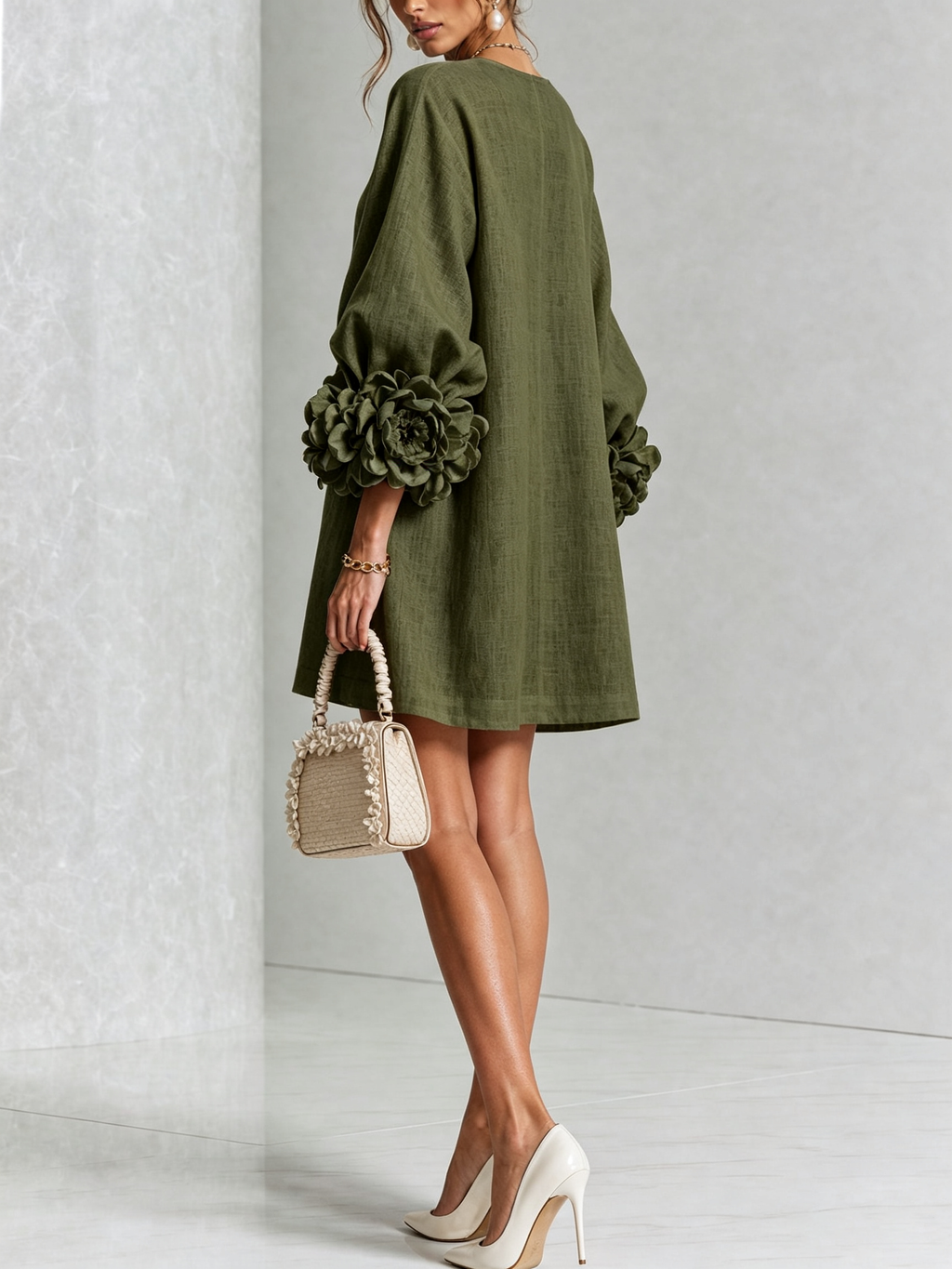 Vestido mini con botones y puños florales Florencia en color verde oliva, vista 16