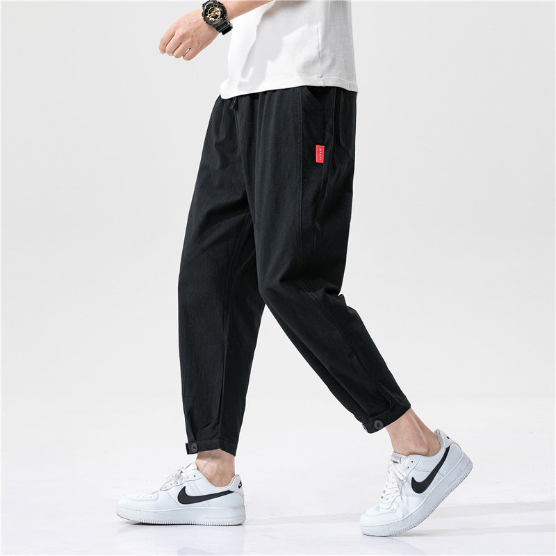 Darío, Pantalón de algodón con bajo ajustable, color negro, vista lateral en movimiento